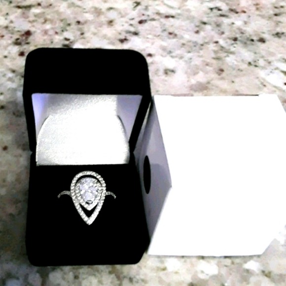 Diamond Ring s925 Silver Sz 7 Teardrop Shaped CZ Diamonds NIB - Picture 4 of 4